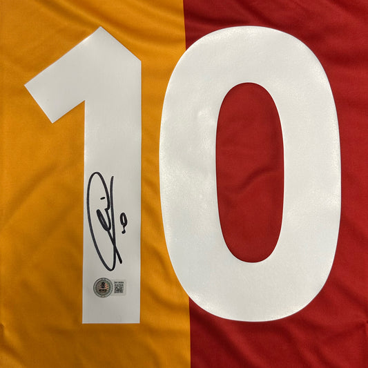 FRANCESCO TOTTI SIGNED AS ROMA HOME SOCCER JERSEY #10 – BECKETT COA